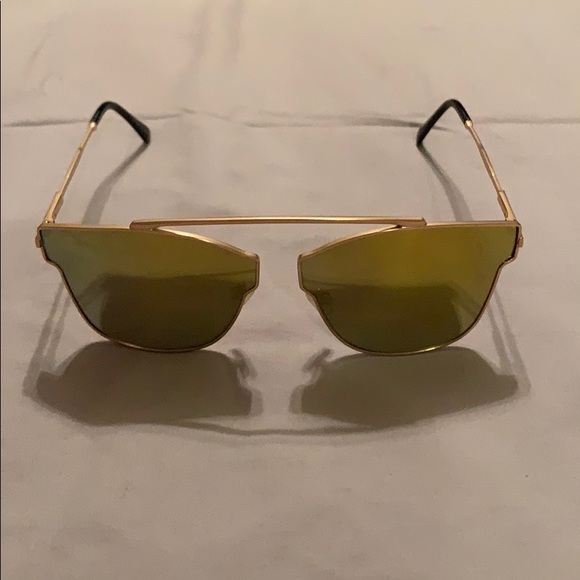 🟢 5/$20 Bundle: Yellow sunglasses - Picture 3 of 5